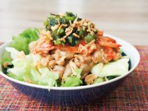野沢菜キムチ納豆とフライドオニオンサラダ