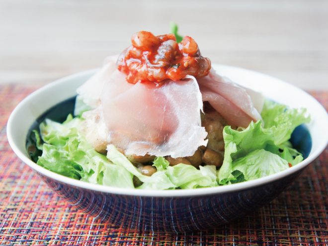 納豆生ハムたこキムチサラダ