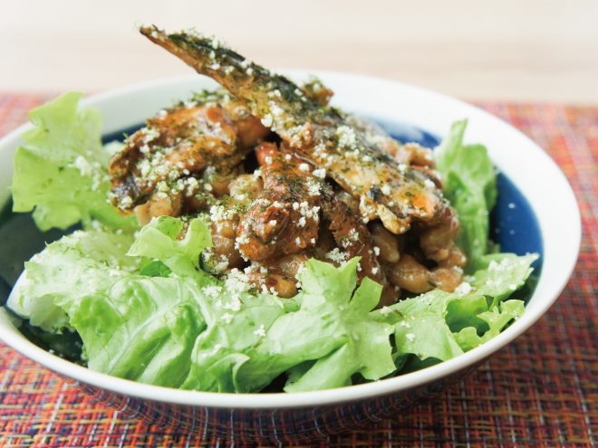 さんまの蒲焼と納豆チーズサラダ