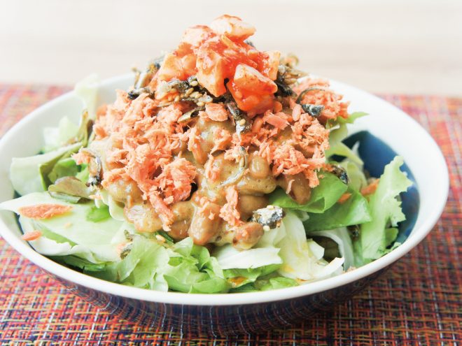 つぶ貝納豆小魚鮭サラダ