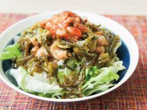 たこキムチと高菜めかぶ納豆サラダ