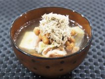 肉と豆腐の納豆とろろ昆布汁