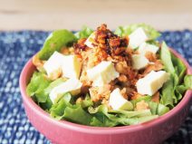 シャケとチーズラー油納豆サラダ