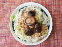 スパイス納豆とろろ椎茸の含め煮サラダ
