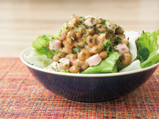 青のりスパイス納豆魚肉ソーセージサラダ