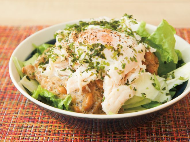 温玉チキン青のりスパイス納豆サラダ