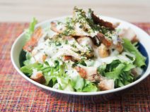 あおさ胡麻納豆ジャークチキンシーザーサラダ