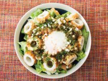 海苔ちくわ納豆温玉天かすオニオンサラダ