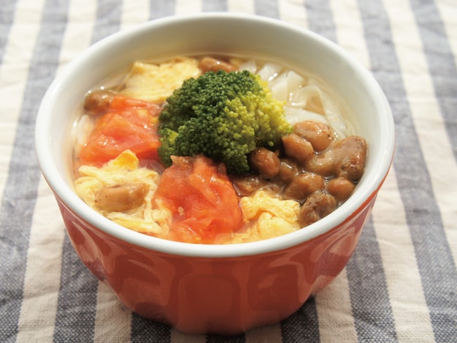 納豆と卵のこんにゃく麺スープ