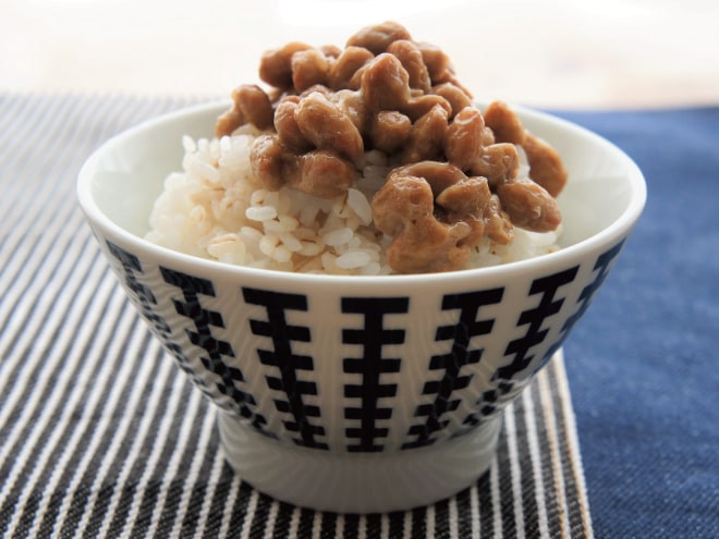 納豆かけ胚芽押麦ごはん