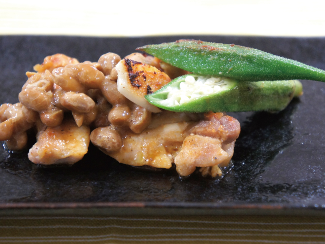 鶏と納豆ガーリックステーキソース