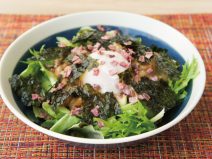 温泉卵と梅納豆韓国海苔サラダ