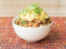 ねぎゴマ納豆たまごサラダご飯