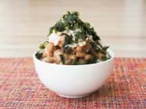 韓国のり納豆梅しそ蒸し鶏グリーンピースご飯