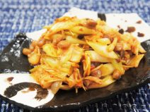 ネギと豚キムチの納豆ピリ辛炒め