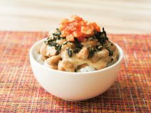 つぶ貝チャンジャザクザクわかめ納豆ご飯