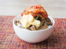 キムチ納豆たまごサラダ麦ご飯