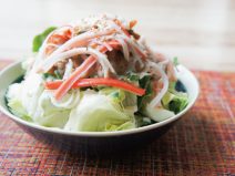 ごまキムチ納豆かにかまシーザーサラダ