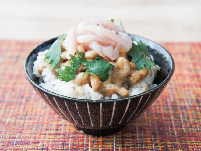 柚子イカの塩辛大葉納豆麦ご飯