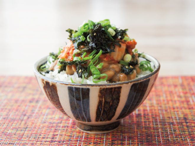 キムチのりネギ納豆麦ご飯