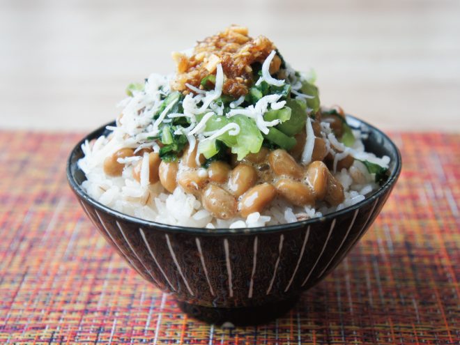 揚げネギ油じゃこ大根菜納豆もち麦ご飯