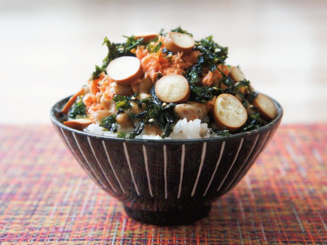 スモークチーズのり鮭納豆麦ご飯