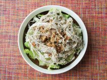 小魚とろろ昆布納豆ブロッコリースプラウトサラダ