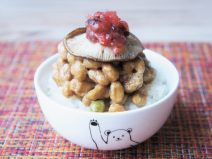 焼き椎茸と梅クラゲ納豆グリンピースご飯