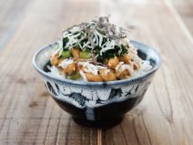 塩昆布じゃこ大根菜納豆麦ごはん