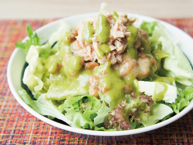 納豆シーチキンサラダとルッコラドレッシング