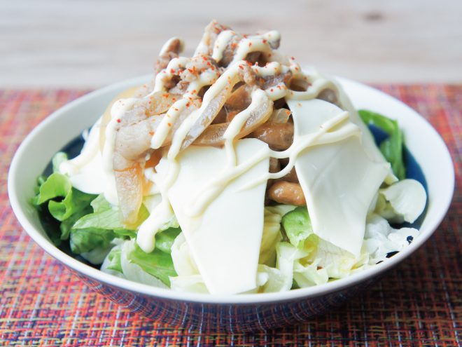 簡単納豆レシピ｜豚肉の煮込みとチーズ納豆サラダ