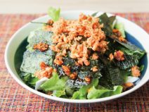 鮭納豆と焼海苔ラー油サラダ
