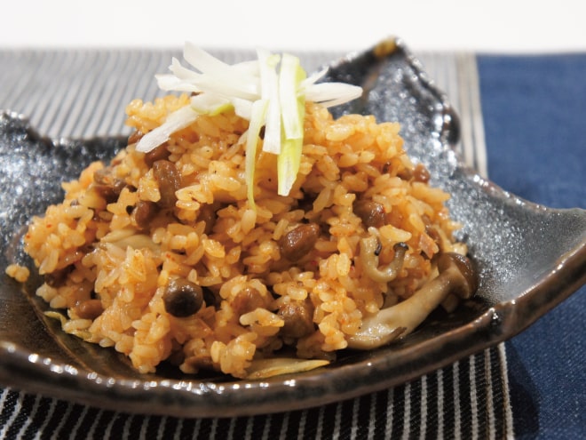 きのこと納豆のキムチ炒飯白髪ねぎ添え