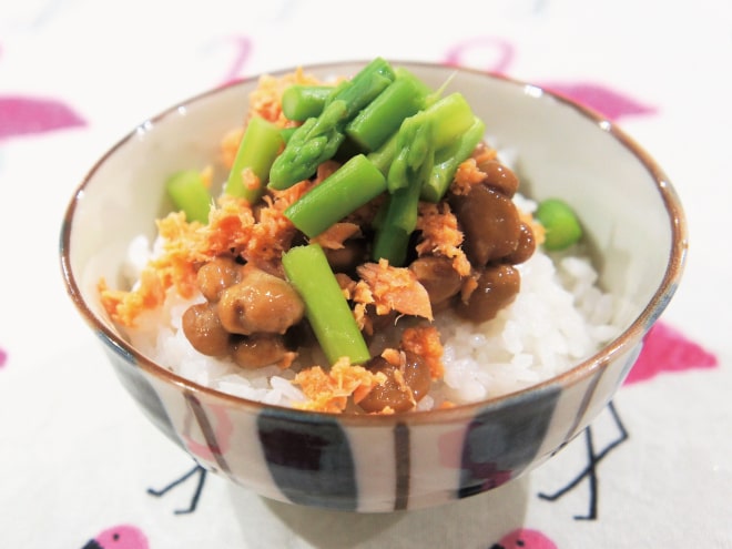 アスパラと鮭フレーク納豆ご飯
