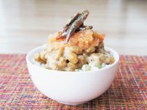 めんたいこ納豆とわかさぎの甘露煮グリンピースご飯