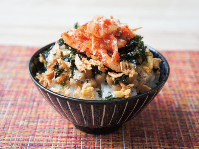 韓国のりキムチ納豆フライドオニオン麦ご飯