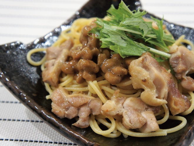 納豆と鶏もも肉の和風パスタ