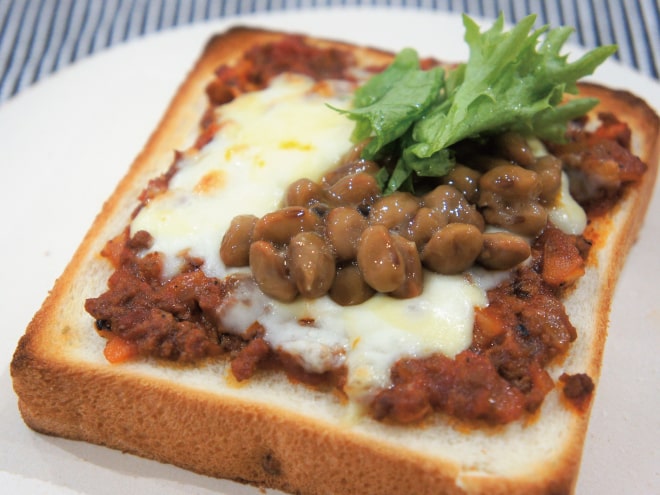 納豆ミートソースチーズトースト