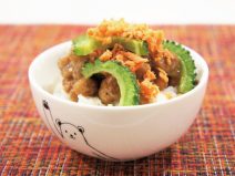 ゴーヤにんにく炒め納豆鮭ご飯