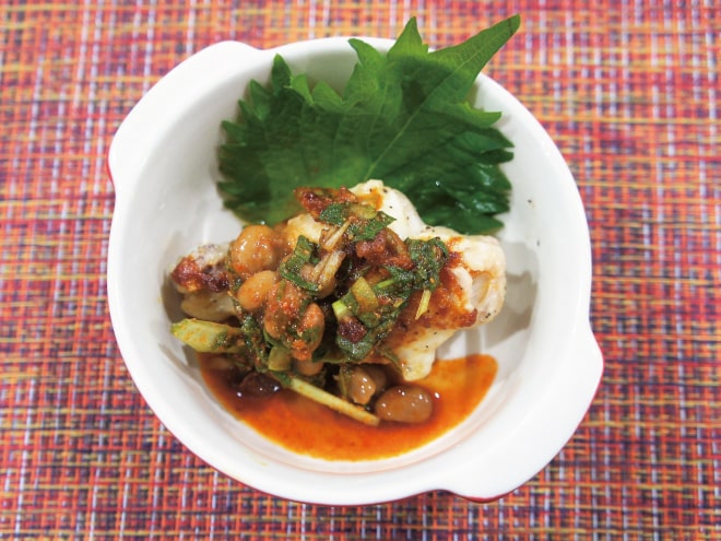 チキンの梅紫蘇ラー油納豆