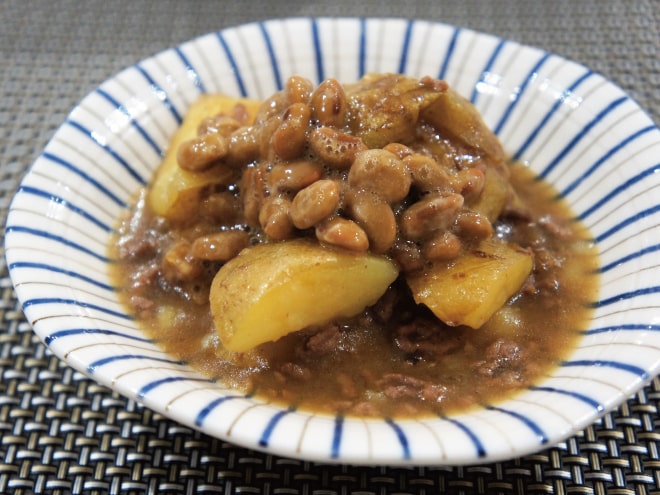 皮付きじゃがいもと納豆のそぼろあんかけ