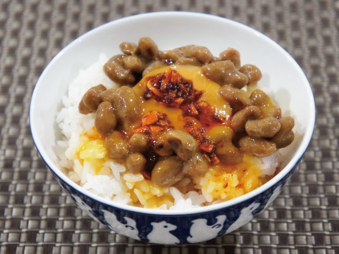 納豆食べるラー油ご飯