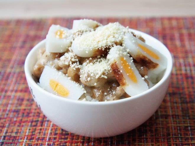 粉チーズかけチーカマ納豆ご飯